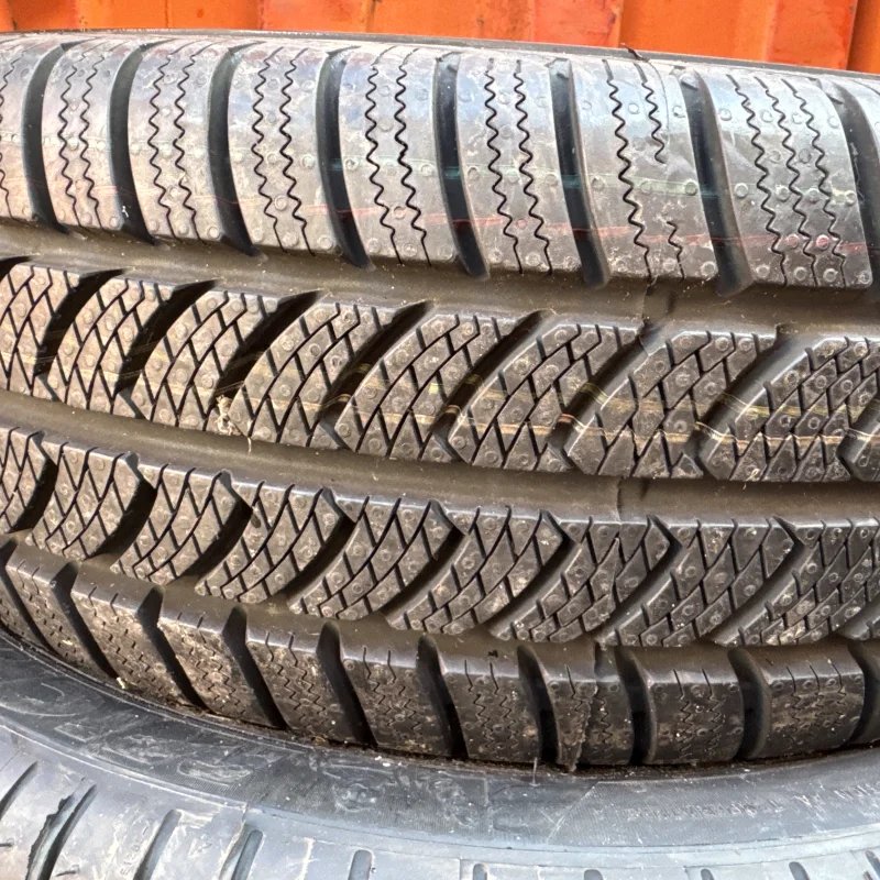 Continental VANCOWINTER 2 225/70 R15