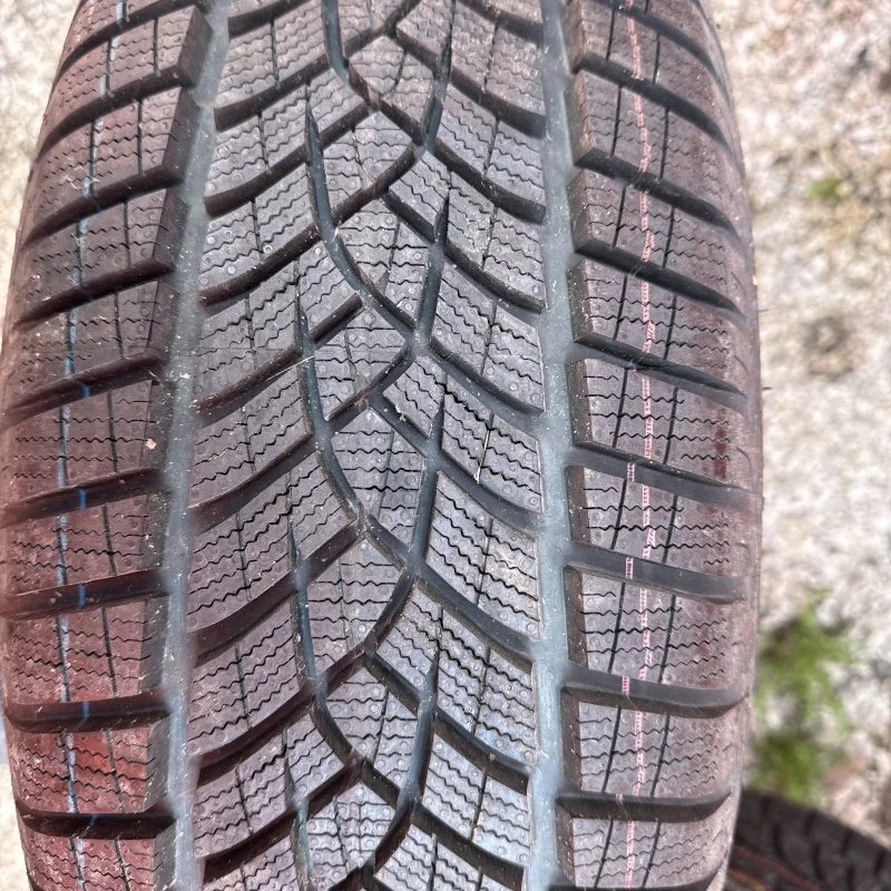 Goodyear Ultragrip Performance + 225/60 R16