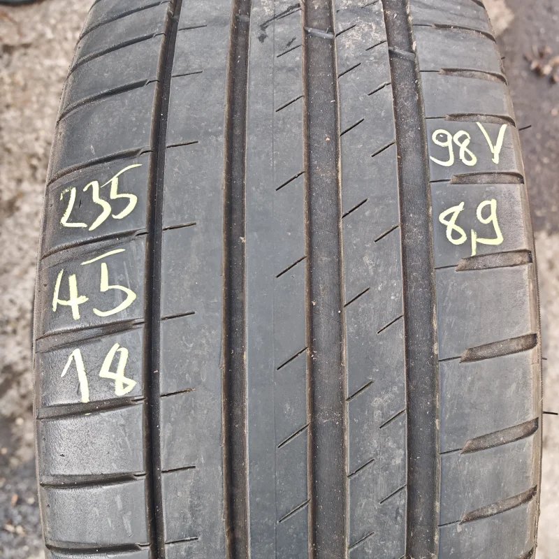 Michelin Pilot Sport 4 235/45 R18