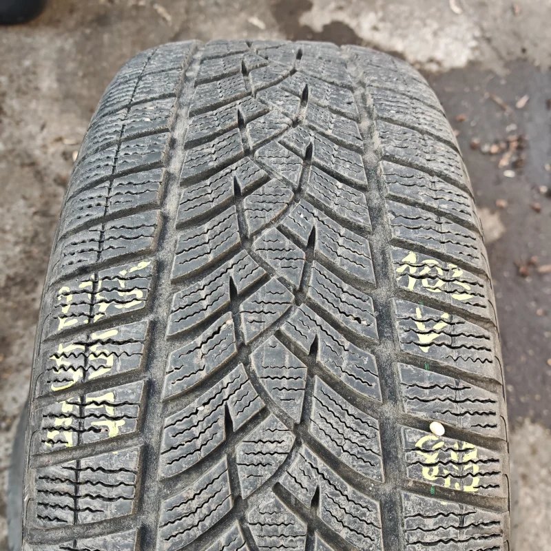 Goodyear Ultragrip Performance + 235/55 R17