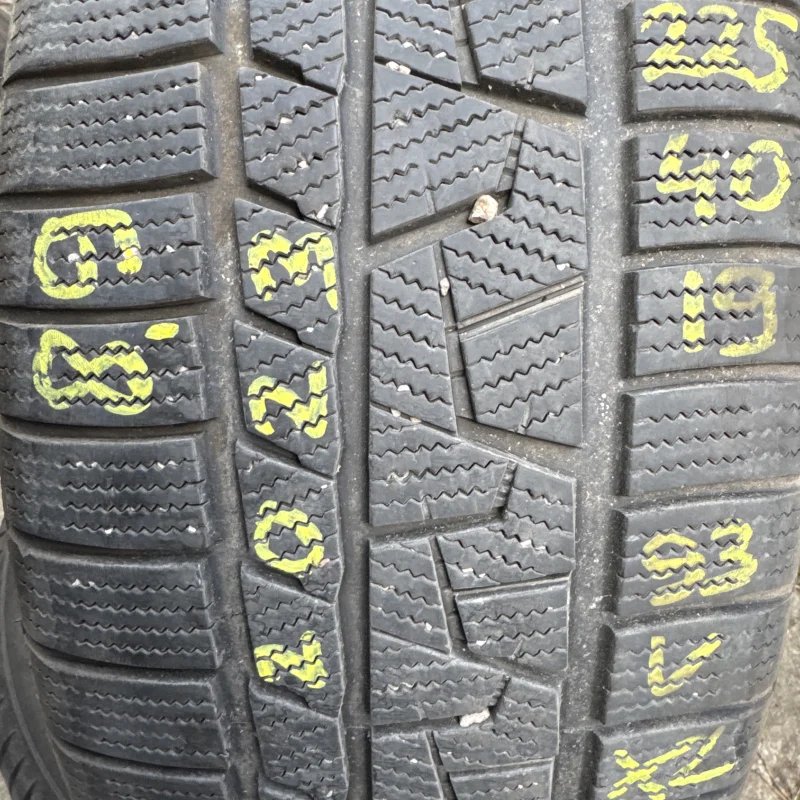 Royal Black ROYAL WINTER UHP 225/40 R19
